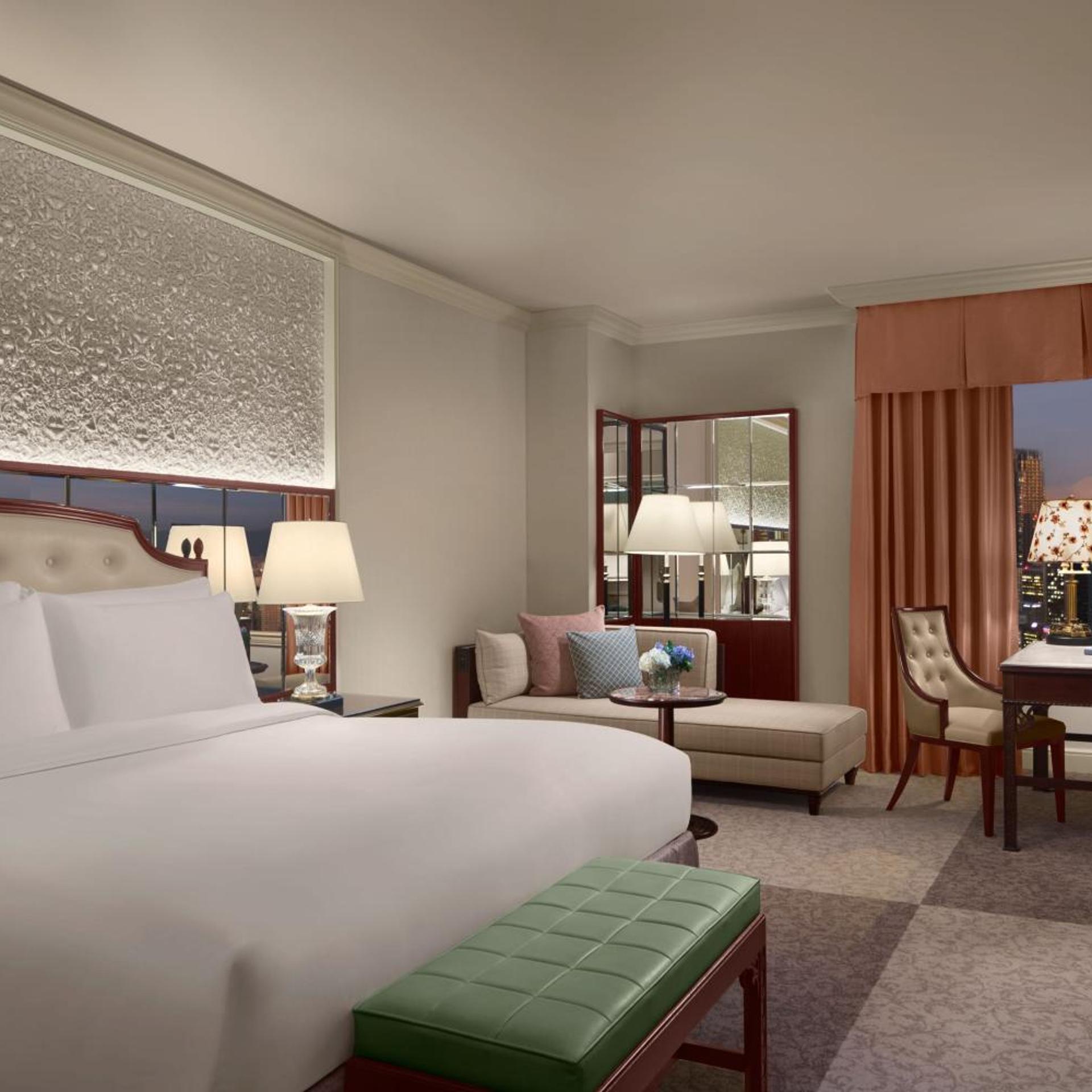 Guest Room, Deluxe, King Bed, Sky View, City View