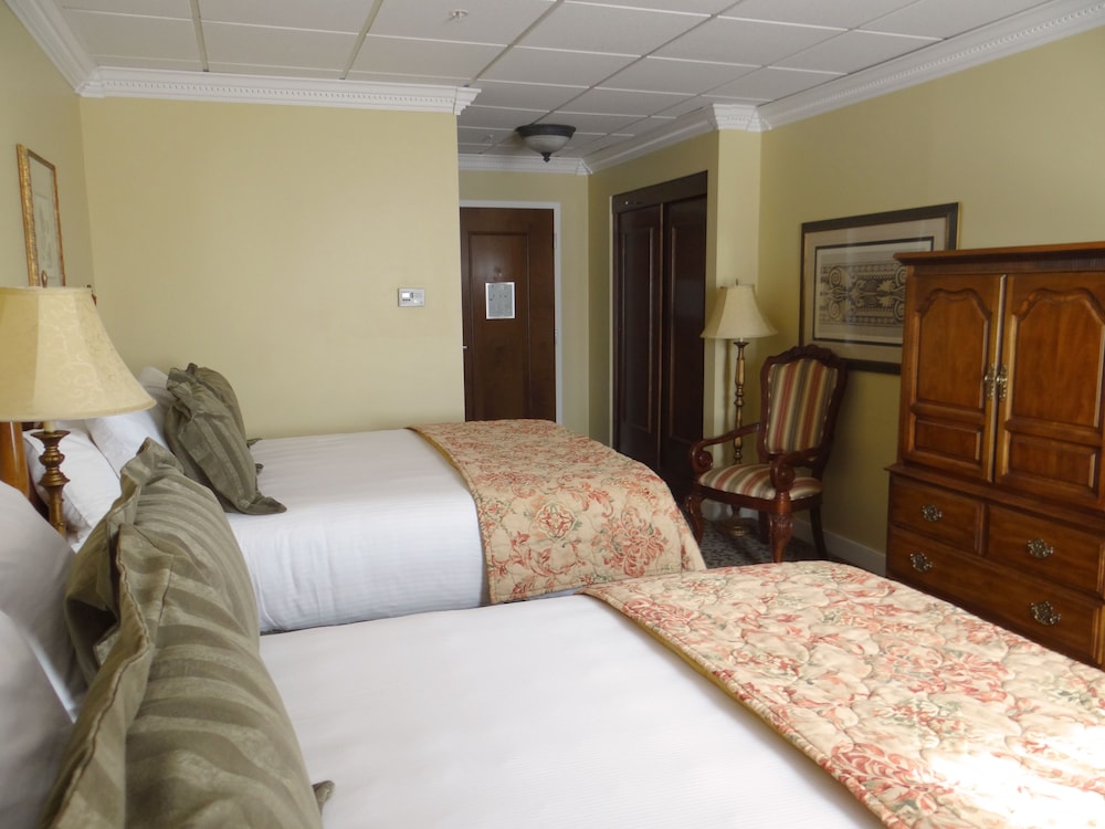 The Blennerhassett Hotel 14/75