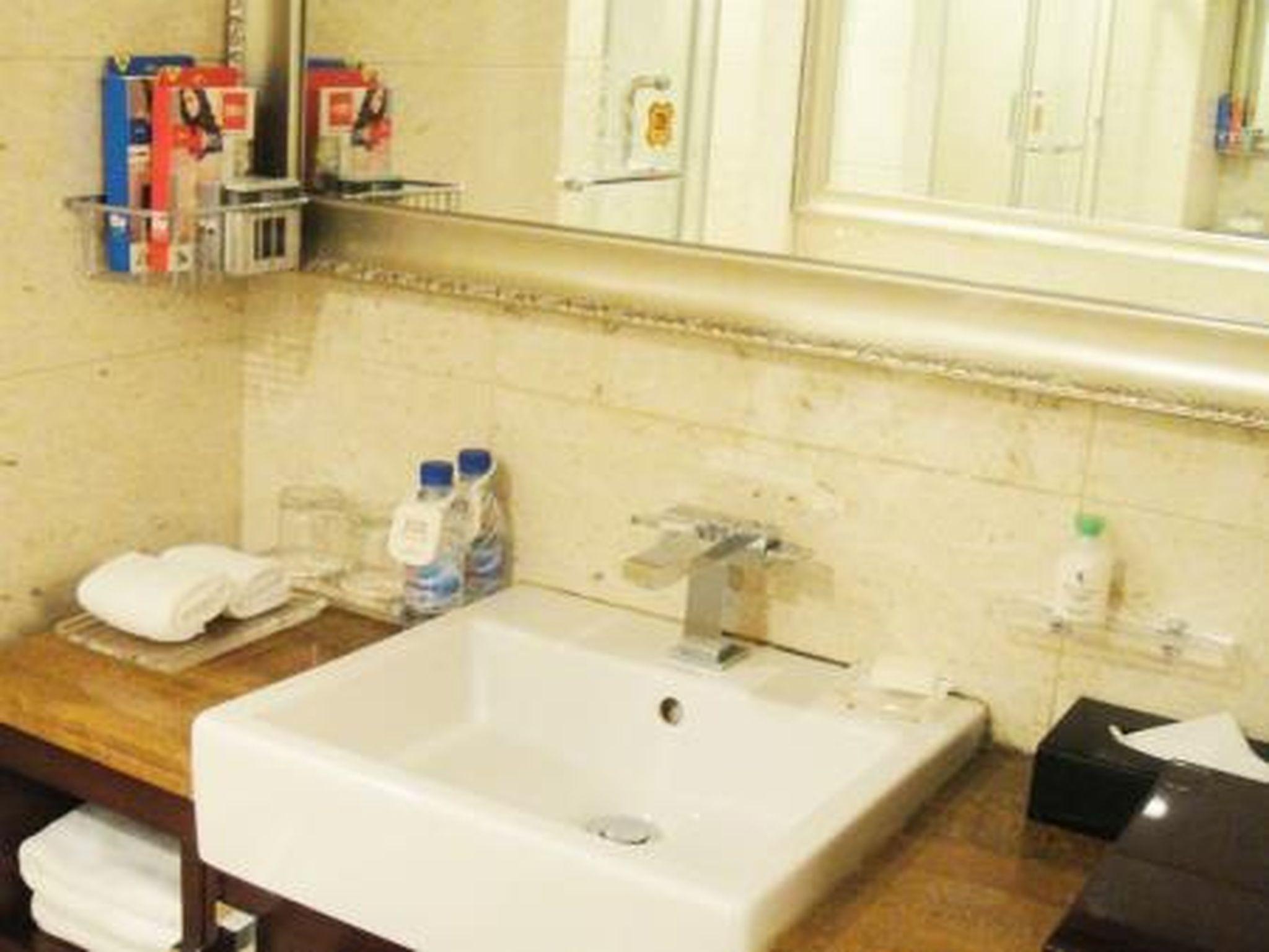 Shenyang Royal Wanxin Hotel 51/56