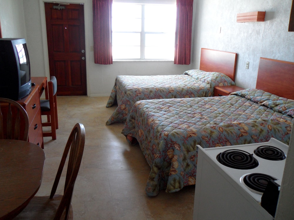 Driftwood Resort 10/70