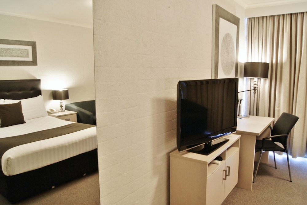 Pavilion Hotel Wagga Wagga 26/34