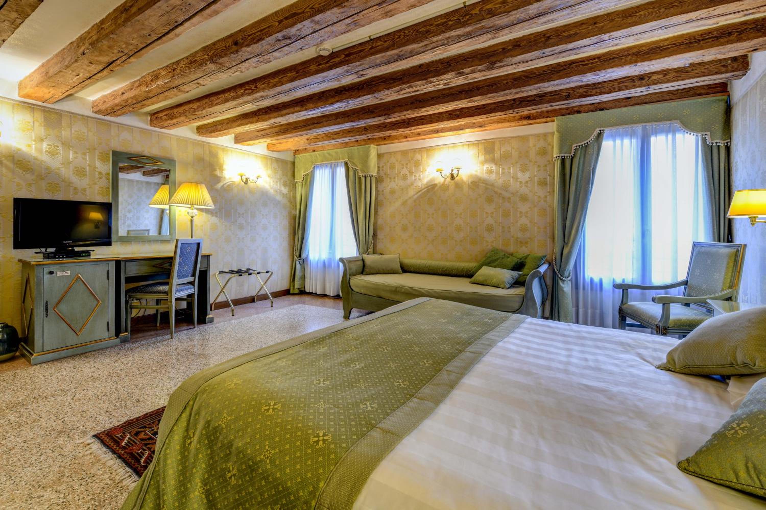 Junior Suite, Canal View