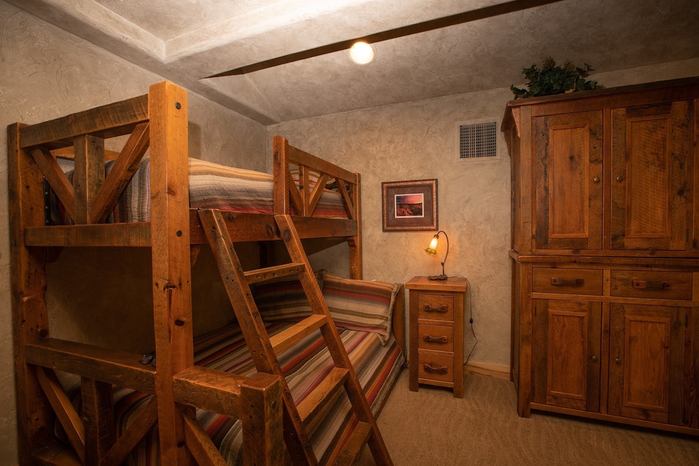 Cougar Ridge Lodge 3/79