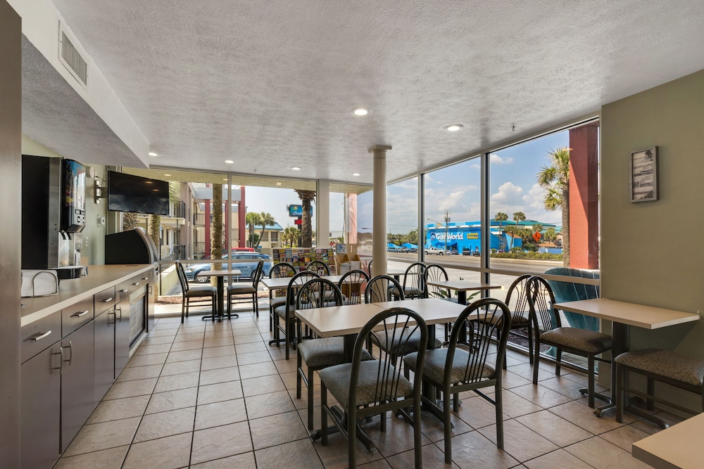 Ramada by Wyndham Panama City Beach / Beachfront 17/25