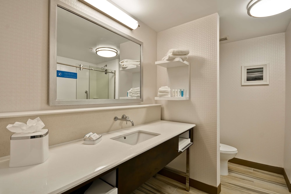 Hampton Inn Suites Detroit Warren 11/49