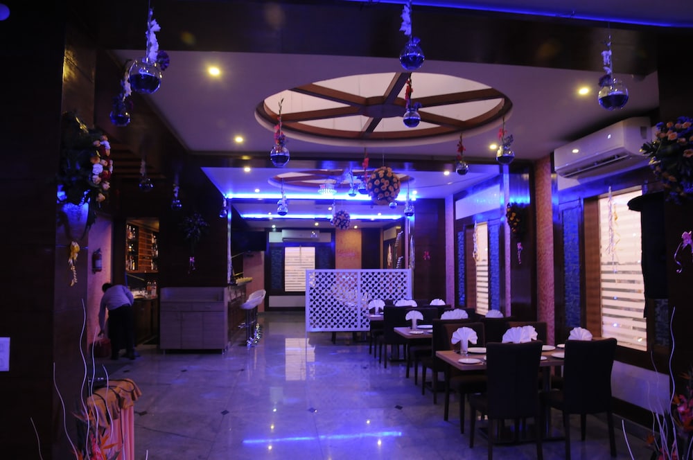 Rosewood International Hotel 11/50