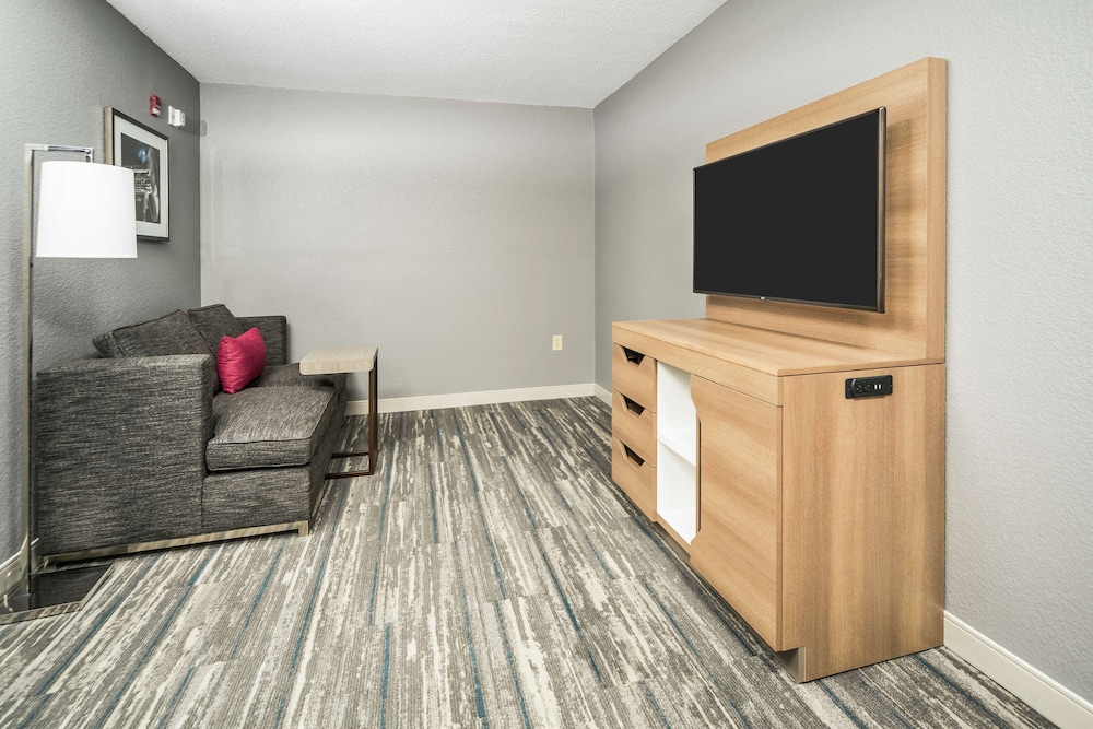 Hampton Inn Wilson Downtown 28/50