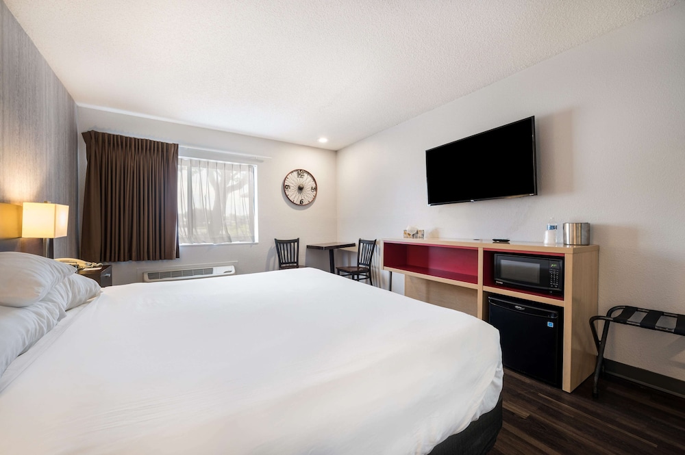 Red Lion Inn & Suites Ontario 9/38