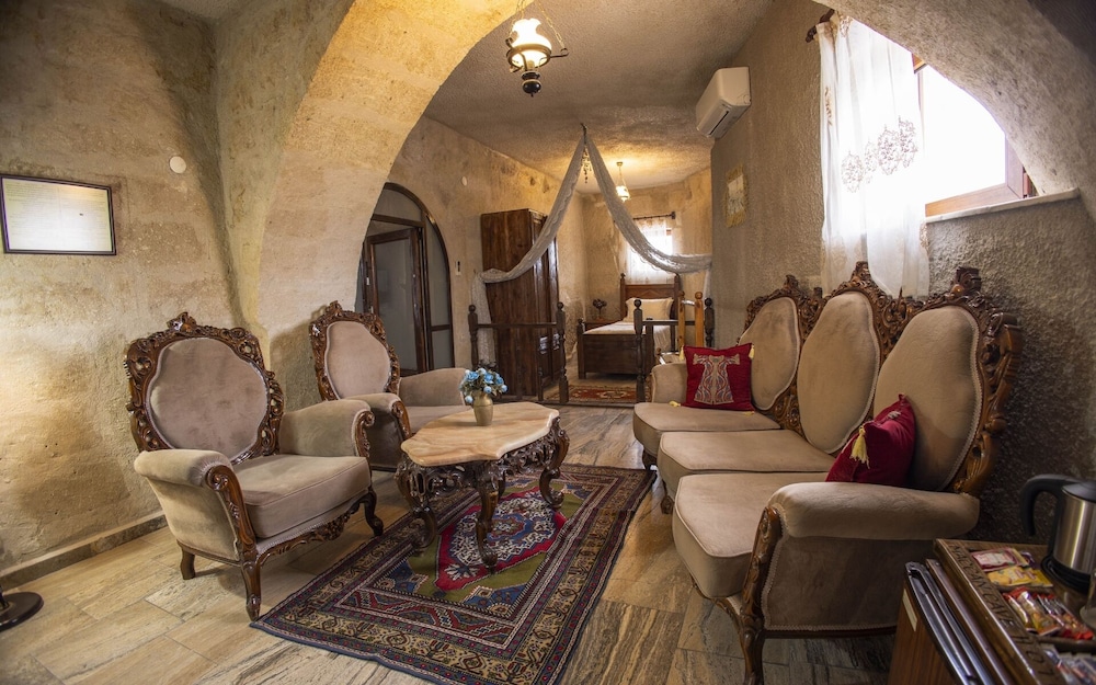 Maccan Cave Hotel 50/70