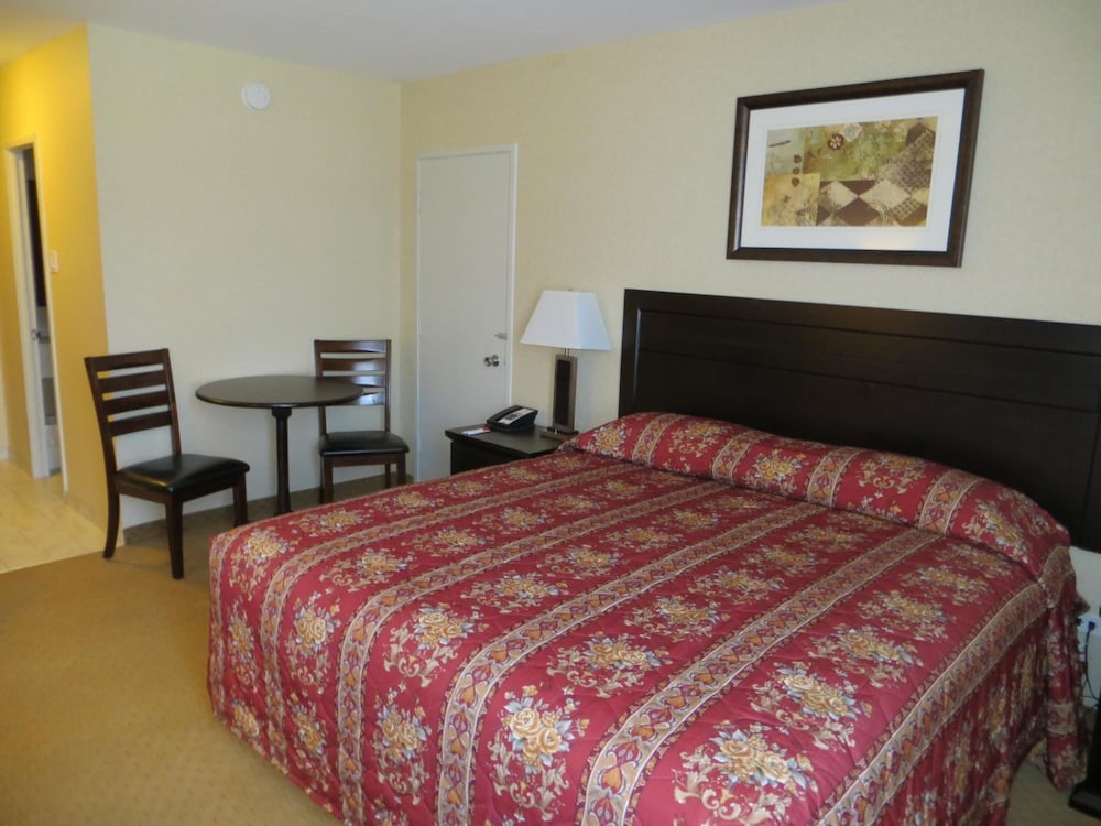 Econo Lodge Winnipeg 10/40