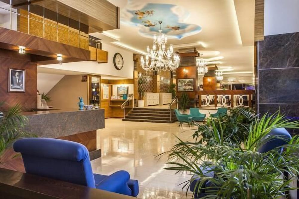 Parador Beach Hotel 7/47