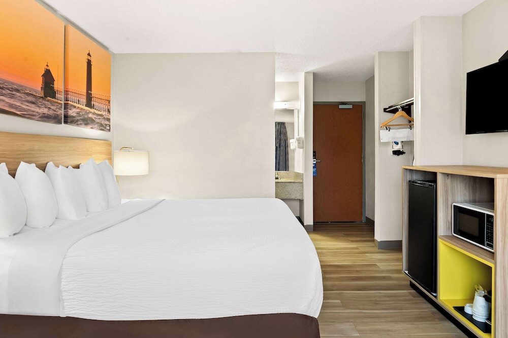 Days Inn & Suites by Wyndham Warren 14/38