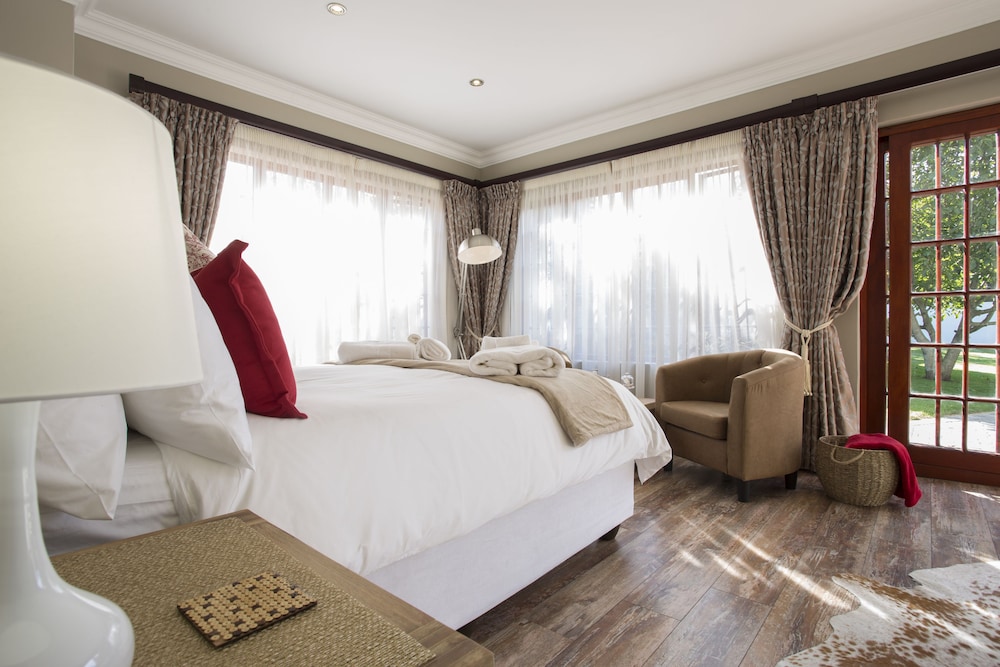 The Browns' Luxury Guest Suites 9/38