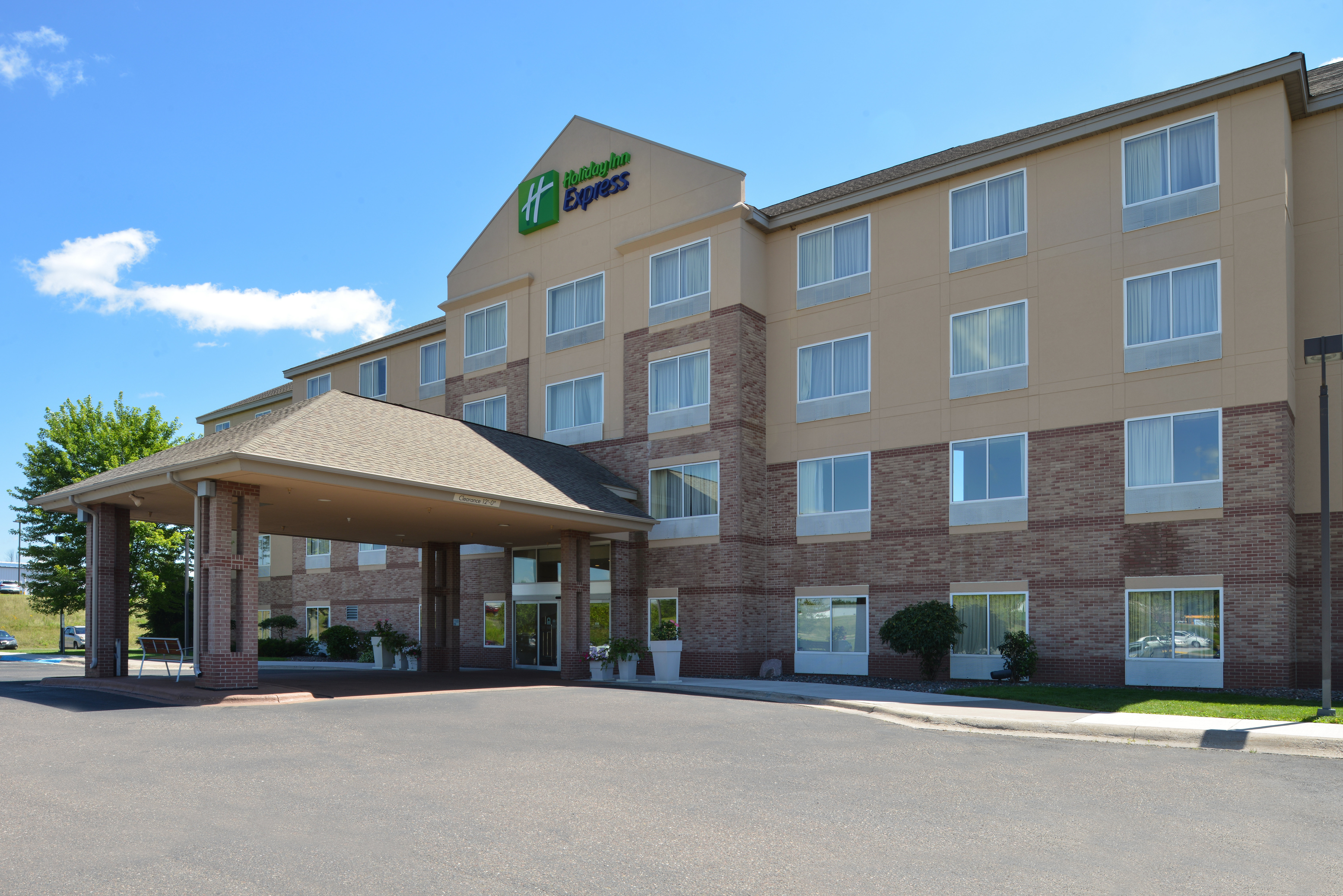 Holiday Inn Express St. Croix Valley 72/76