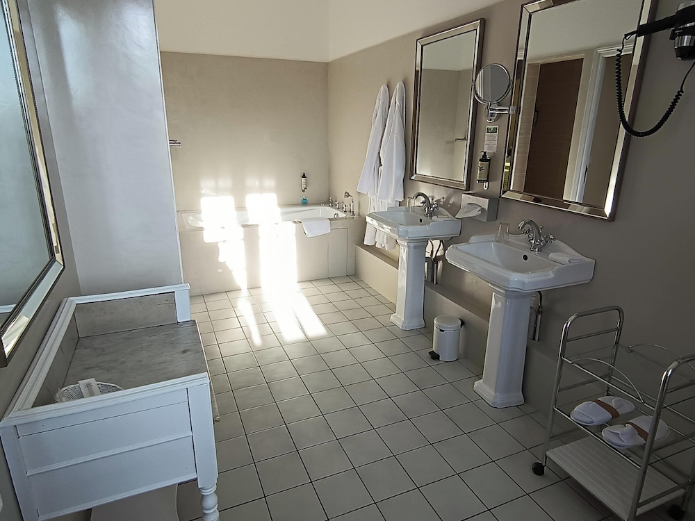 Chateau de Montreuil - Hotel Restaurant - Montreuil sur Mer 45/48