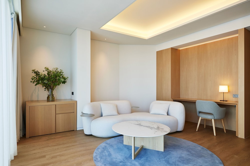 Junior Suite, 2 Queen Beds, Partial Lake View، Homm Marina Sokcho 5/10