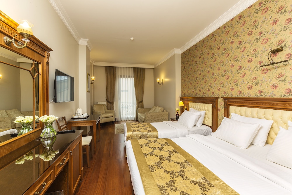 Acra Hotel 7/67