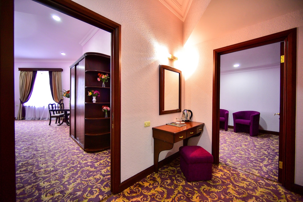 METROPOL HOTEL 44/65