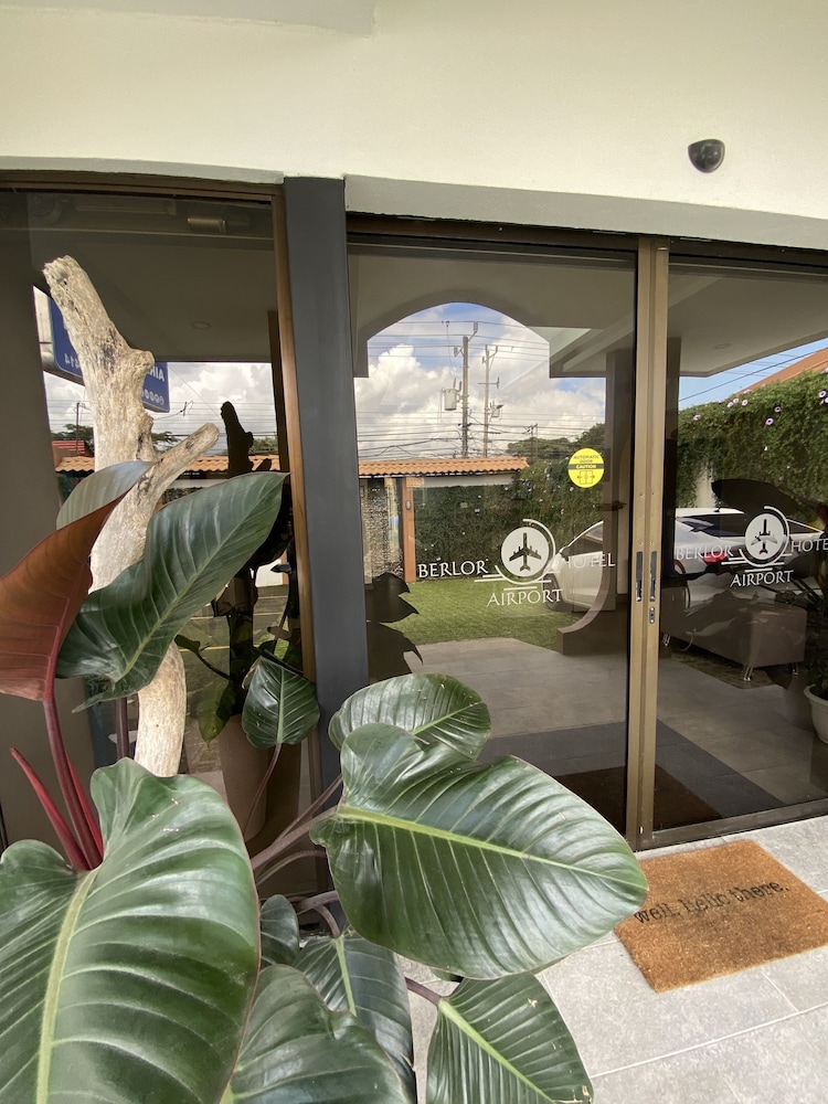 Berlor Airport Inn 21/50