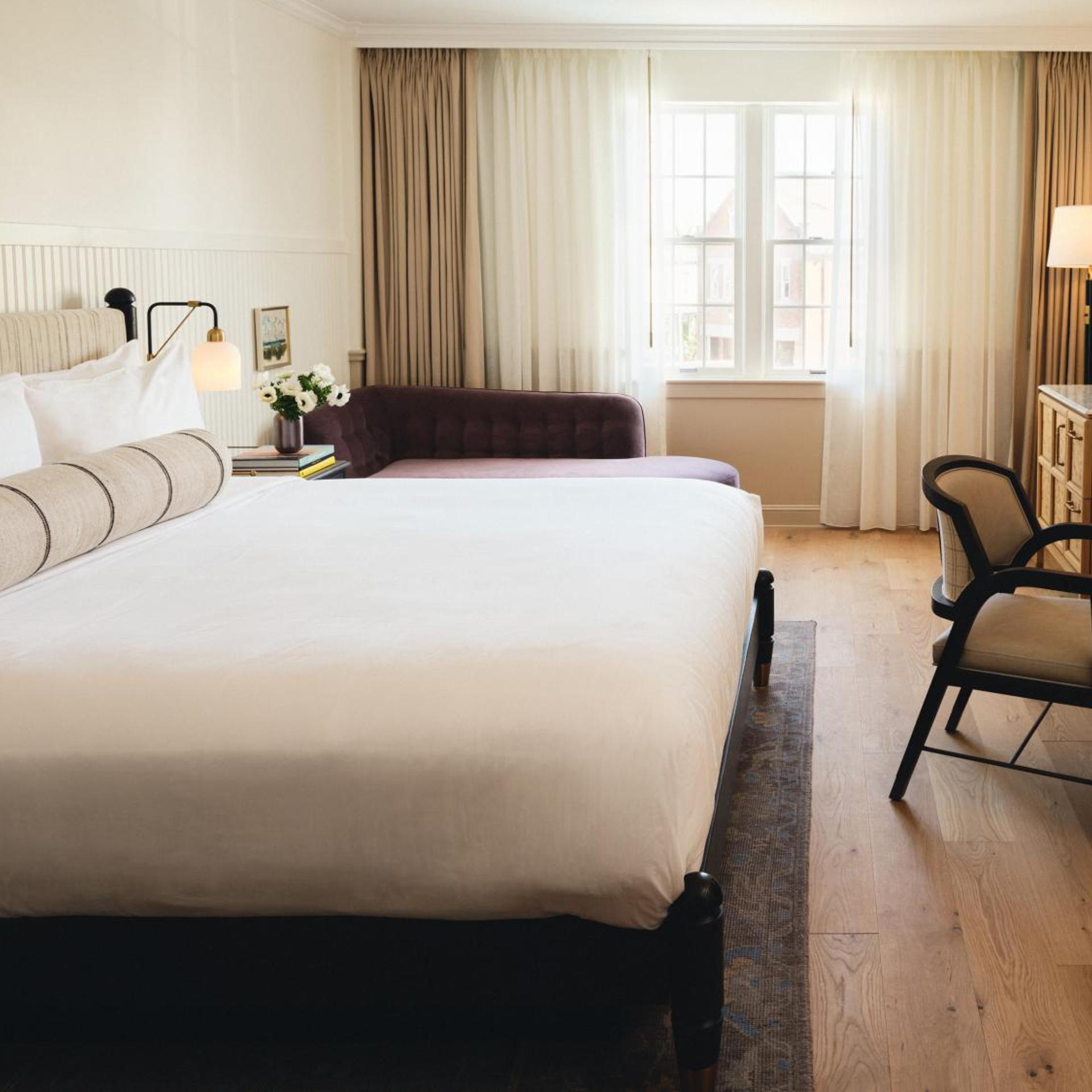 Newport, King Bed, Accessible