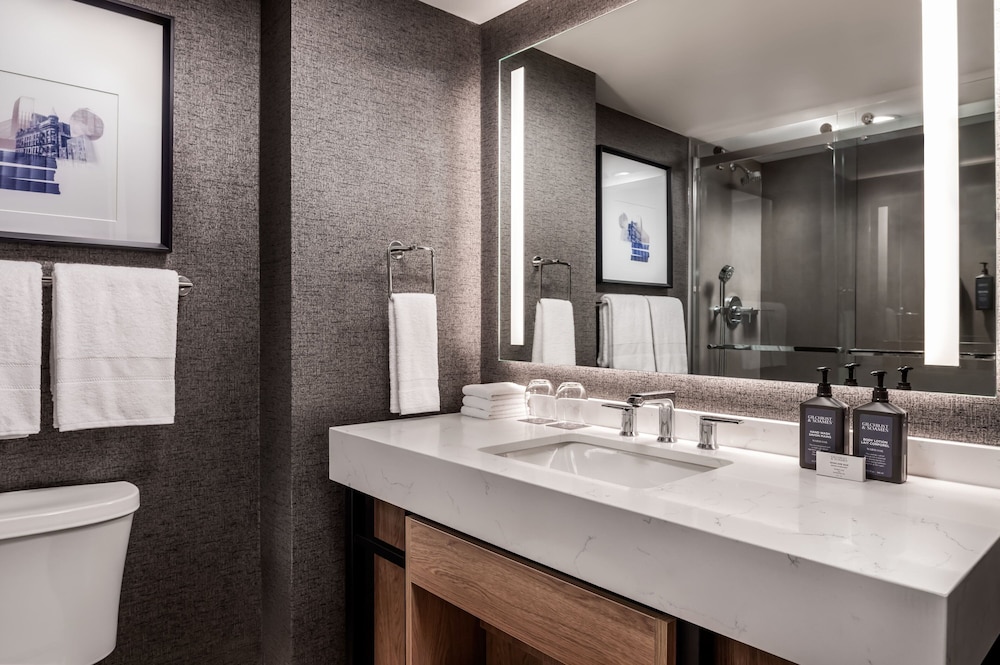 Sheraton Gateway Hotel in Toronto International Airport 9/30