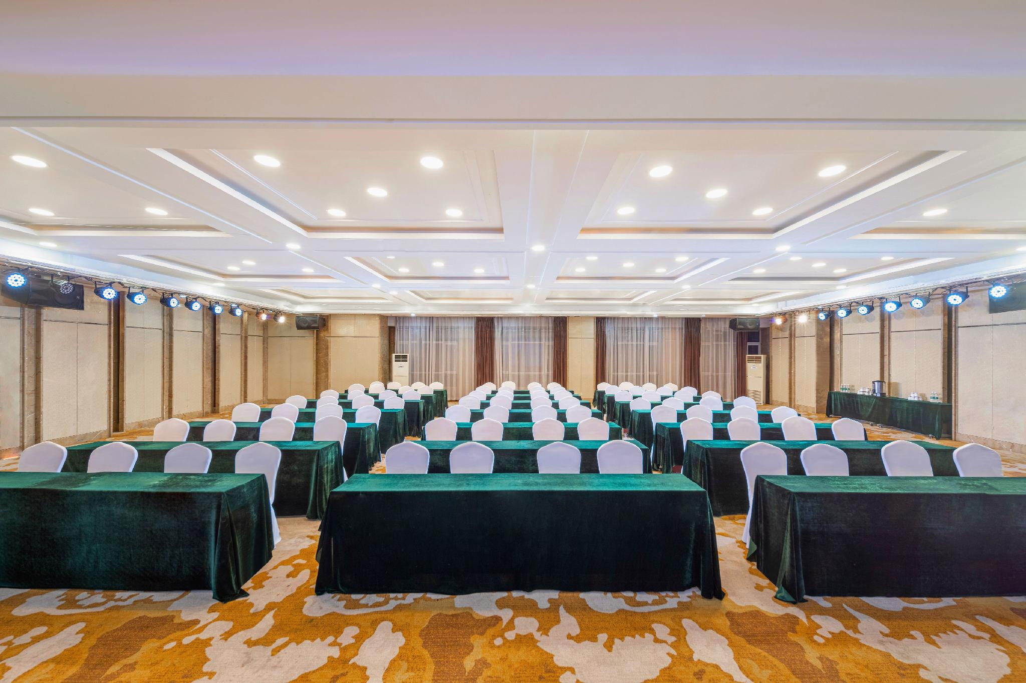 Haihua International Hotel 23/27