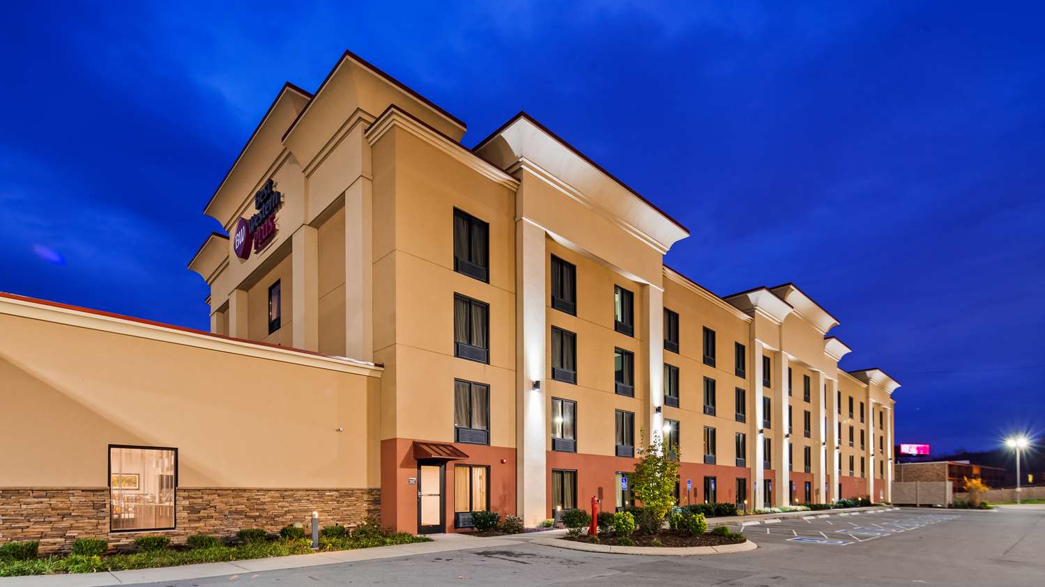 Best Western Plus Sunrise Inn 4/33