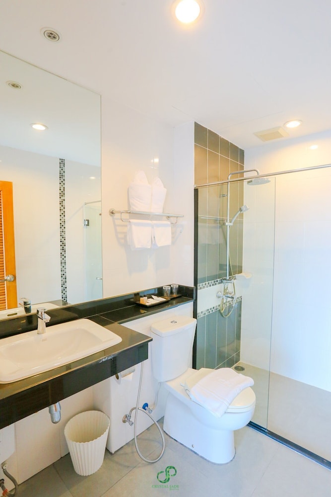 Crystal Jade Hotel 15/65