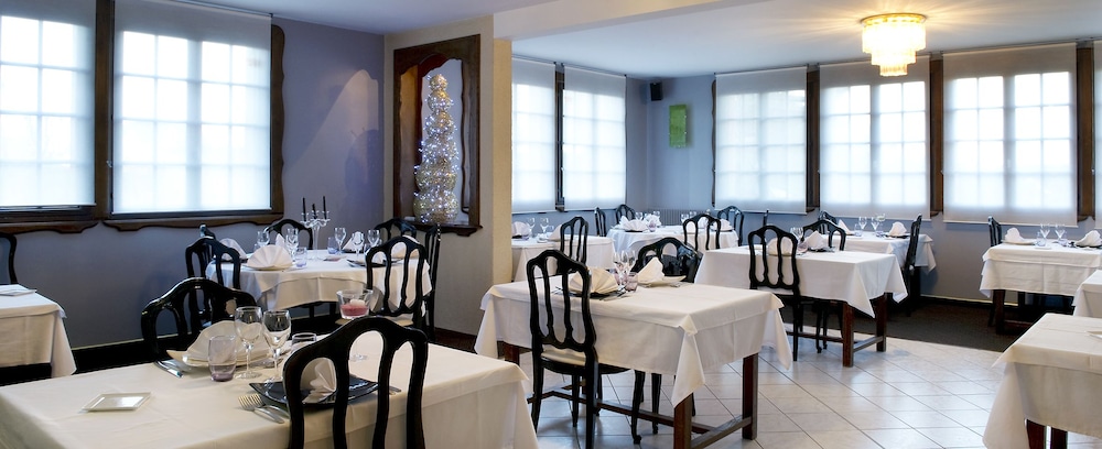 restaurant cafeteria