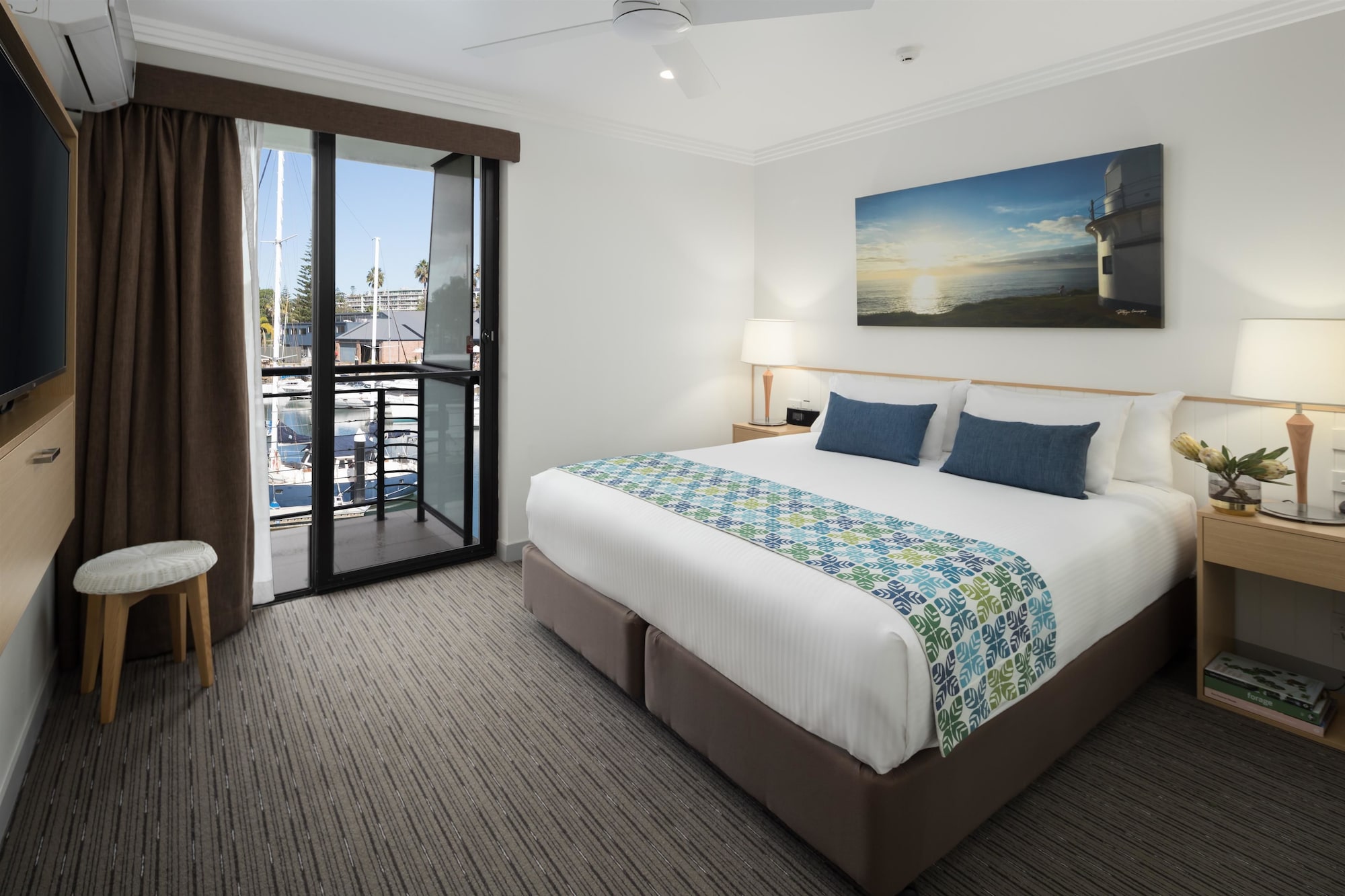 EXECUTIVE, SUITE