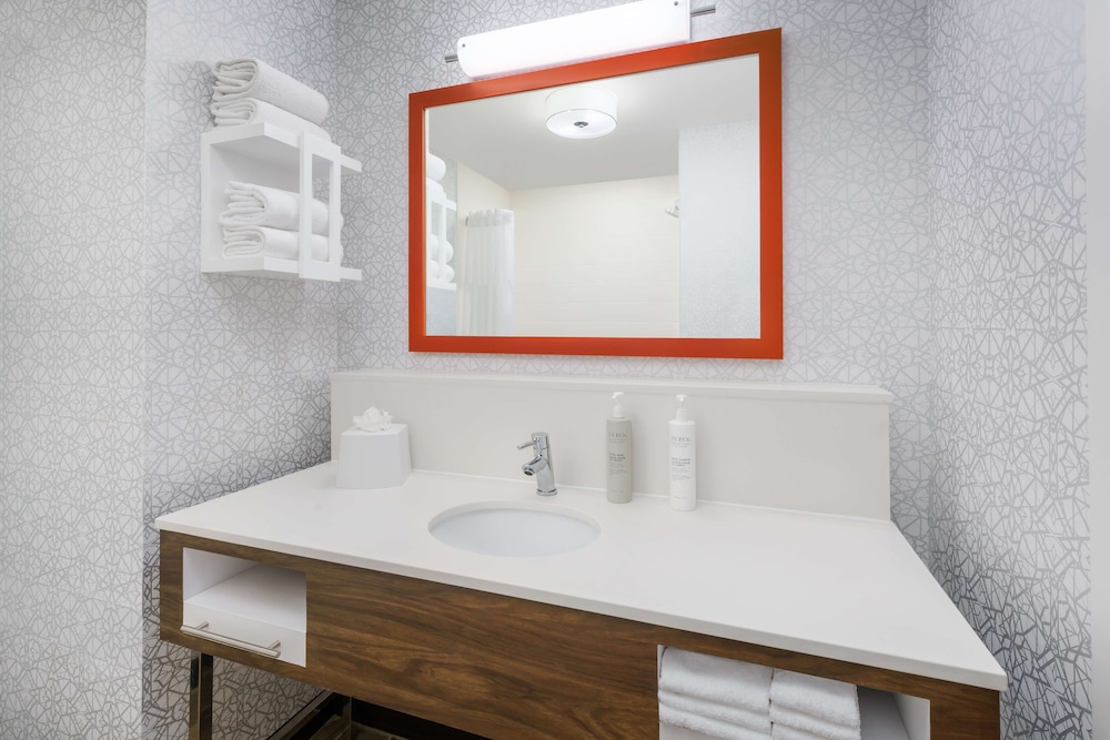 Hampton Inn Suites West Sacramento 13/62