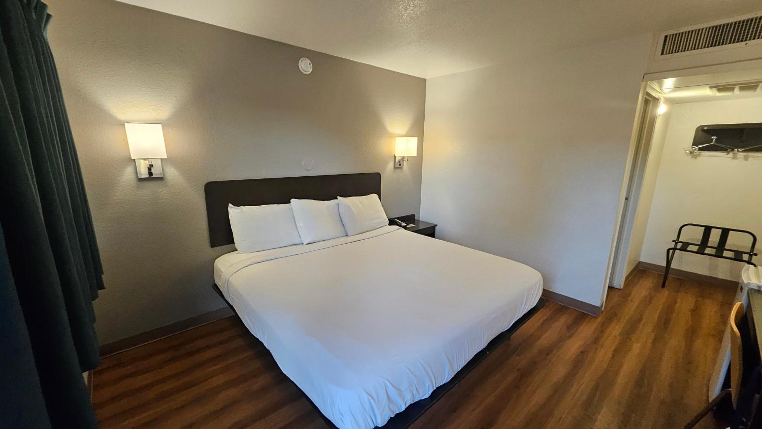 غرفة بسرير كينج لغير المدخنين، Motel6 Blythe, CA 5/10
