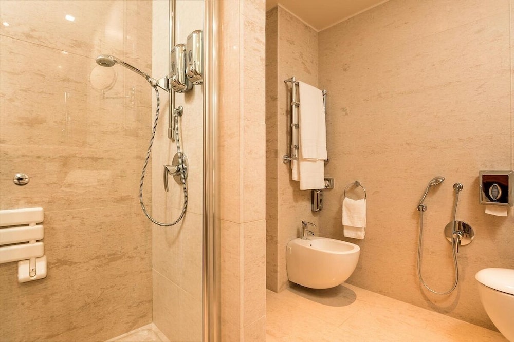 غرفة سوبيريور بسريرين منفصلين بإطلالة على الحديقة بشرفة، Smy Carlos V Wellness & Spa Alghero 3/3