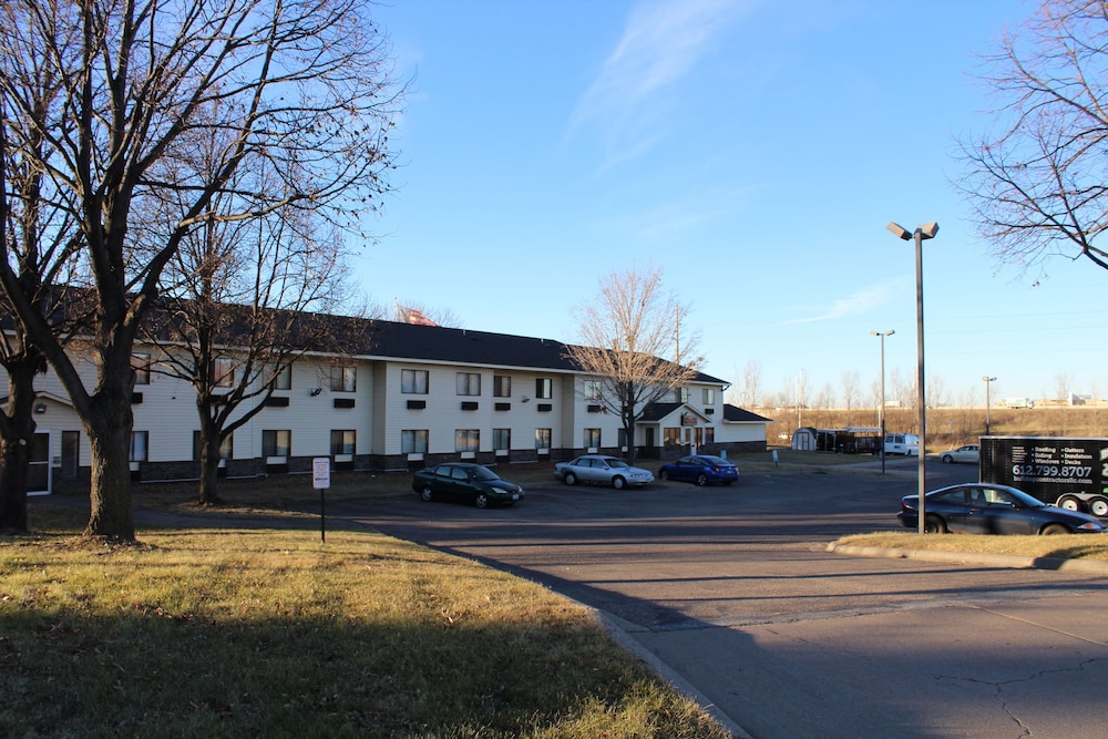 Coratel Inn and Suites Maple Grove 45/50