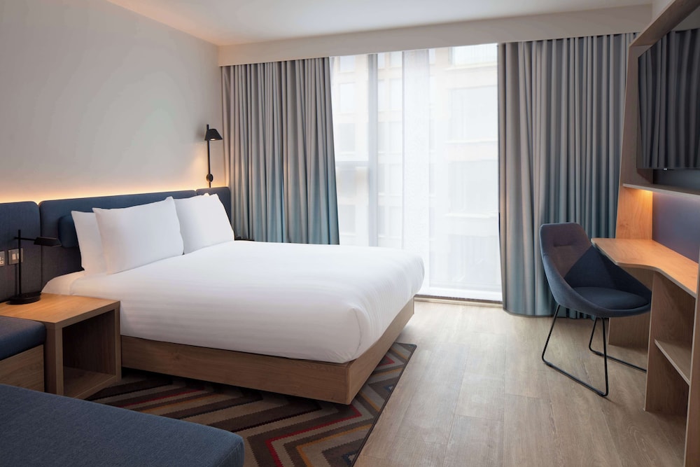 ROOM, QUEEN BED