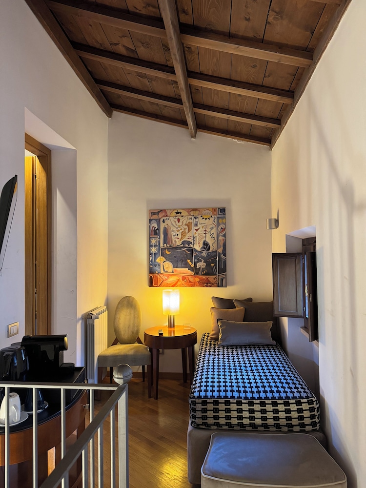 Saint Peter Six Rooms And Suites 53/67