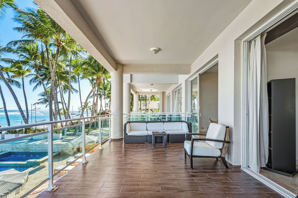 WATERMARK LUXURY OCEANFRONT ALL SUITE HOTEL 27/56