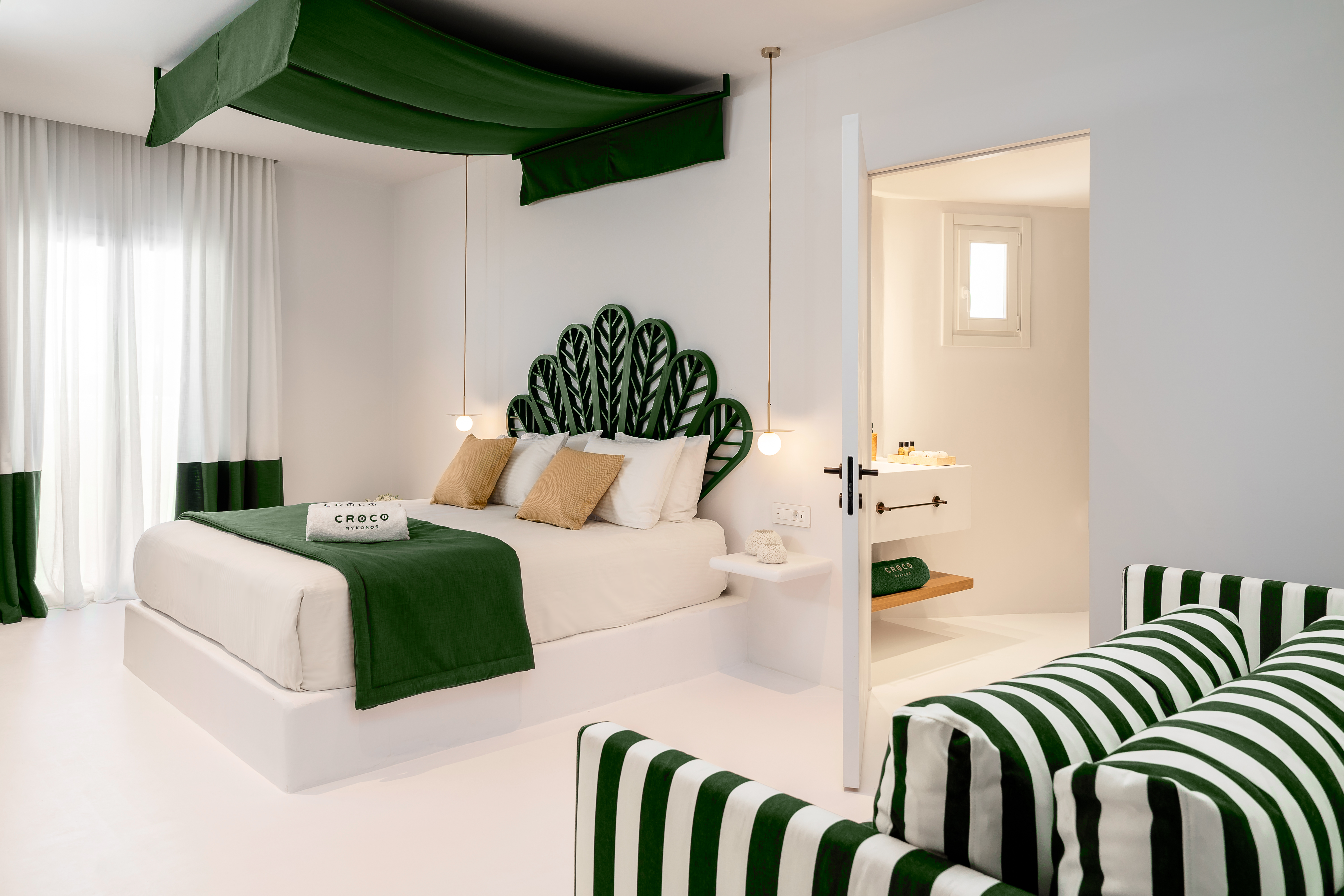 Deluxe, Double Bed, Lateral Side Sea View