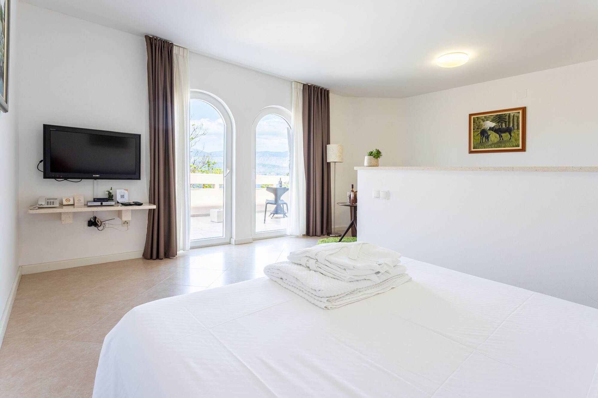 STUDIO, SUITE, SEA VIEW
