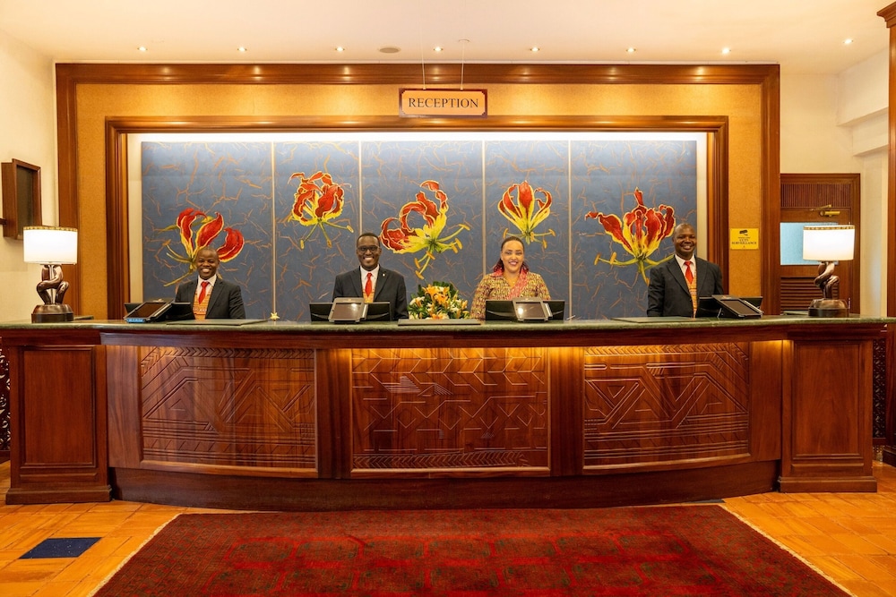 Nairobi Serena Hotel 10/82