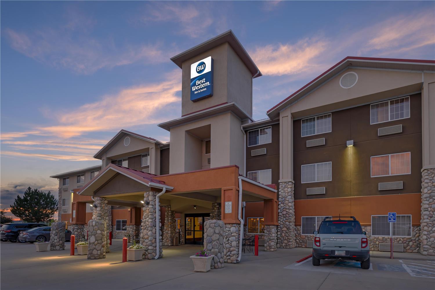 Best Western Firestone Inn & Suites 33/34