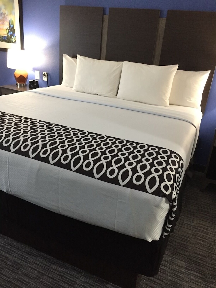 La Quinta Inn & Suites by Wyndham Schertz 6/34