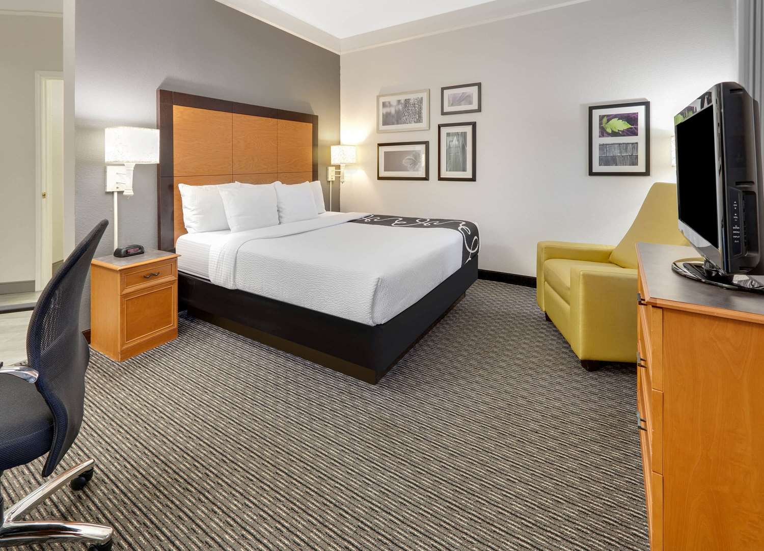 La Quinta Inn & Suites by Wyndham Dallas - Addison Galleria 7/24