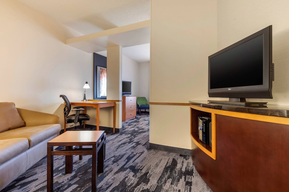 Fairfield Inn Suites Rockford 33/46