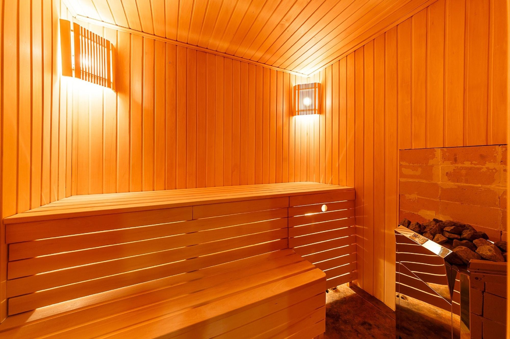 Renion Hotel Almaty 51/80