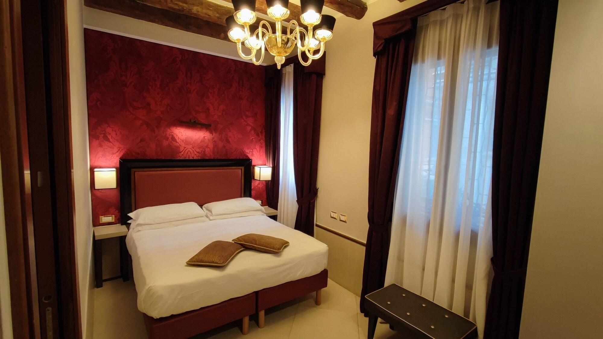 Courtyard, Basic, Double Bed, Ground Floor