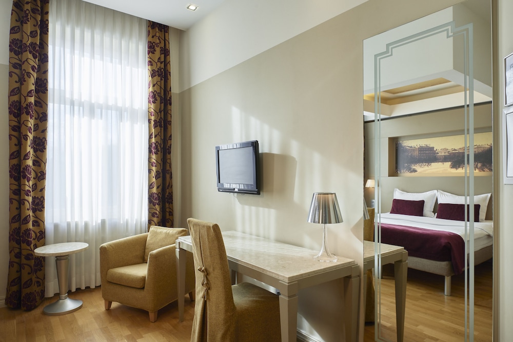 Opera Hotel 33/50