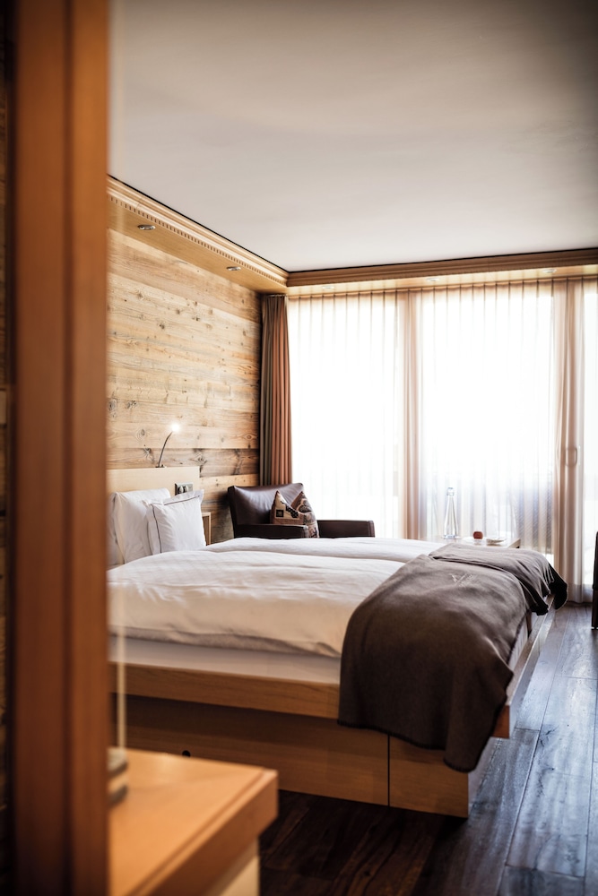 STYLE, DOUBLE BED, MOUNTAIN VIEW