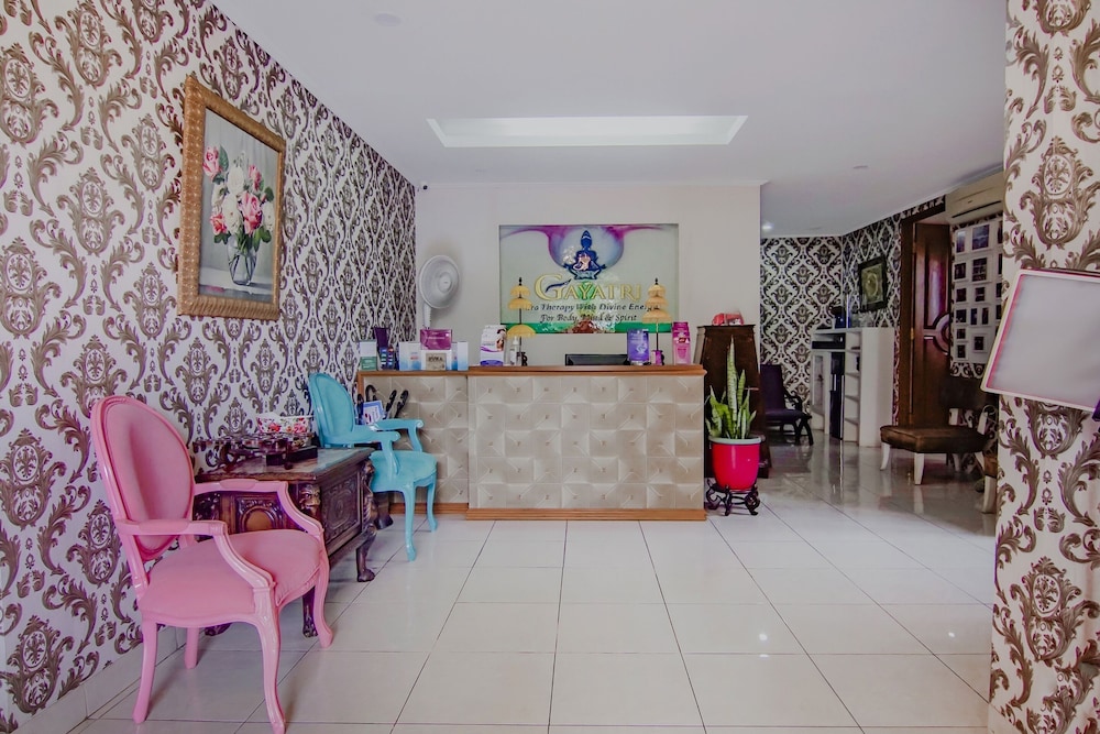 OYO 90094 Gayatri Residence 5/30