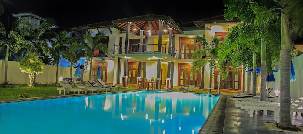 Christima Residence 8/50